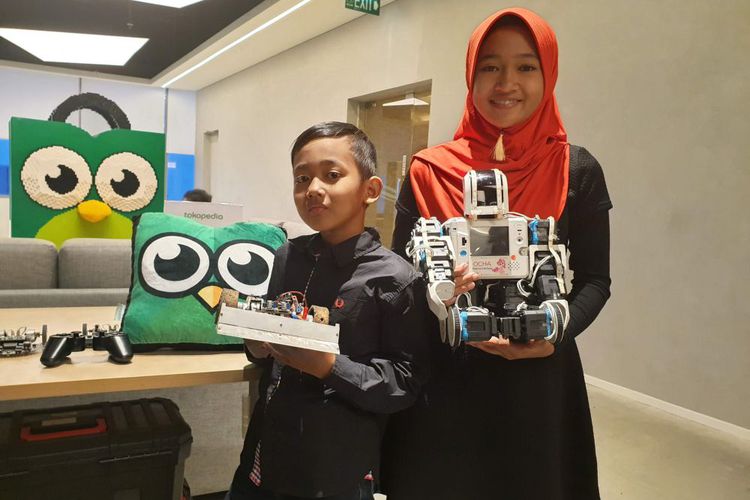 Ini Duo Kakak-Adik Pembuat Robot 'Roti Bakar' Asal Indonesia